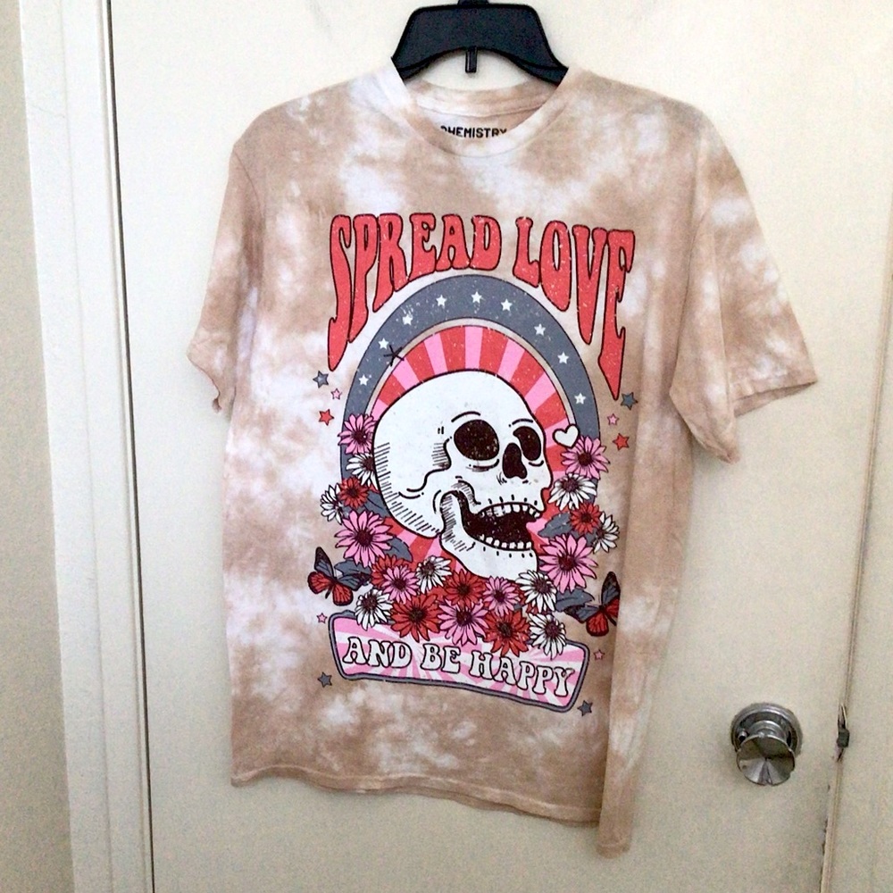 Spread Love Graphic Tee